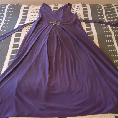 Vestido largo morado con detalle en la cintura - miniatura 2