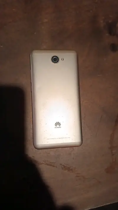 Smartphone Huawei dorado en buen estado - miniatura 2