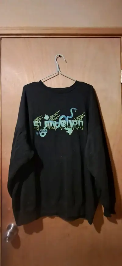 Polerón negro con diseño gráfico Slumburn - miniatura 1