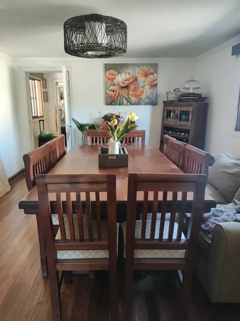 Juego de comedor de madera con ocho sillas - 2