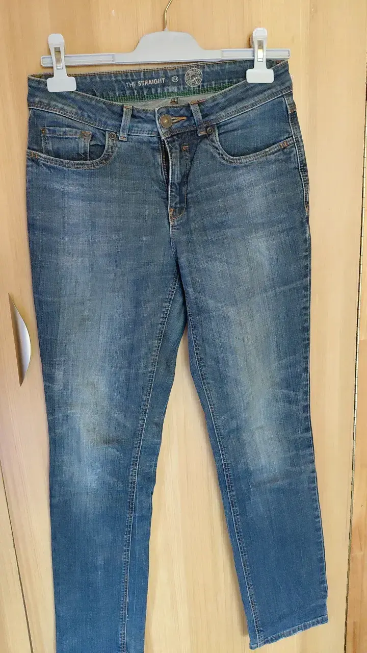 Jeans rectos de mezclilla azul para mujer - 1