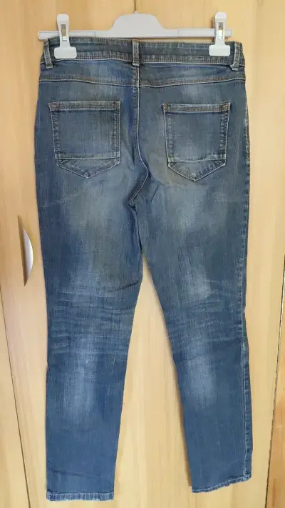 Jeans rectos de mezclilla azul para mujer - miniatura 2