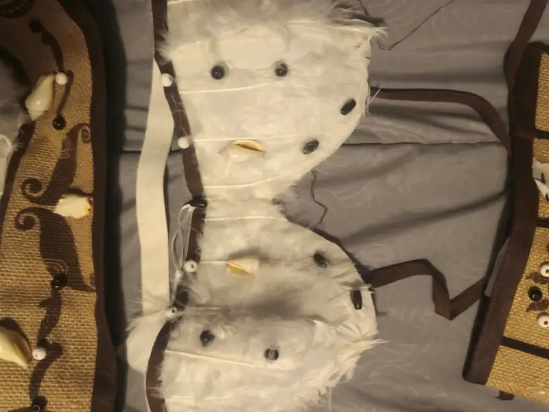 Traje pascuence Plumas y Detalles Étnicos - 4