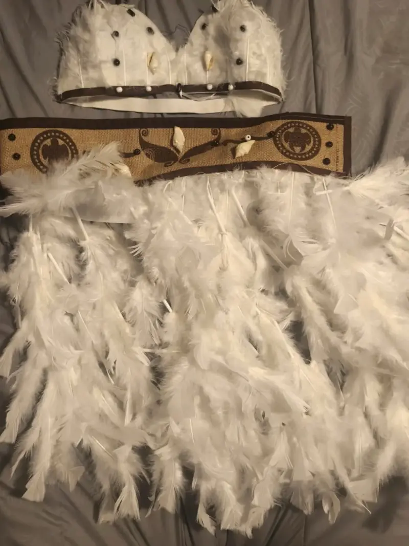 Traje pascuence Plumas y Detalles Étnicos - 6