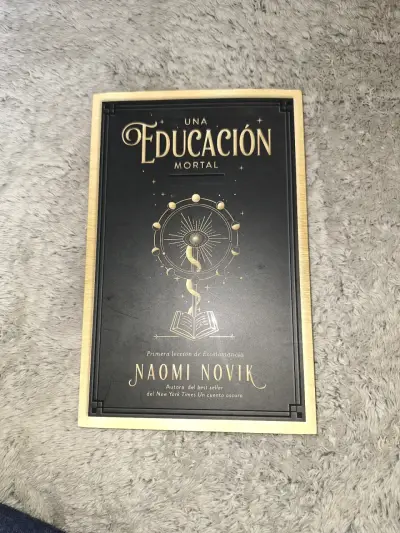 Libro 'Una Educación Mortal' de Naomi Novik - miniatura 1