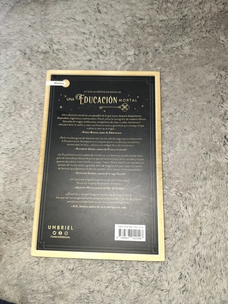 Libro 'Una Educación Mortal' de Naomi Novik - 2