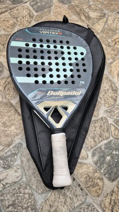 Pala Bullpadel Vertex 04 Delfi Brea con funda - miniatura 1