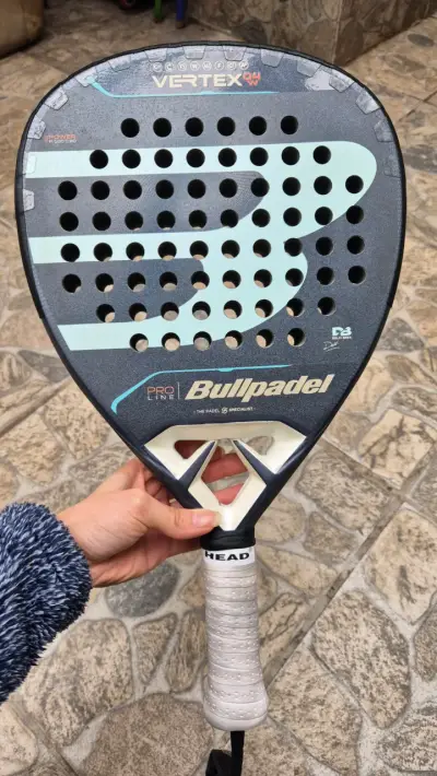 Pala Bullpadel Vertex 04 Delfi Brea con funda - miniatura 5