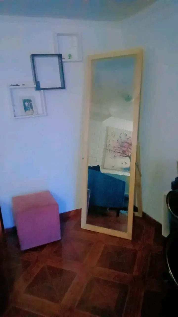 Espejo de pie con marco de madera - 2