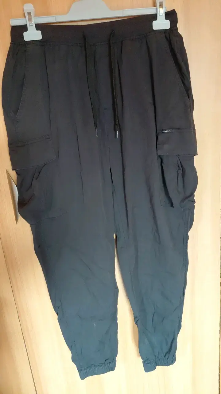 Pantalones cargo negros para hombre