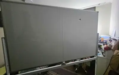 Pizarra blanca magnética con soporte - miniatura 4