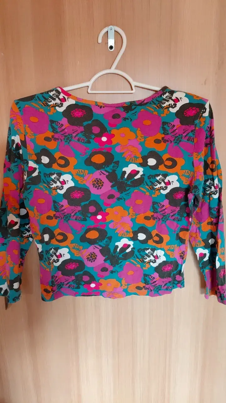 Polera manga larga estampada floral colorida - 2