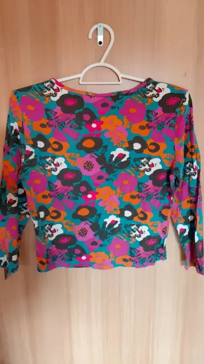 Polera manga larga estampada floral colorida - miniatura 2