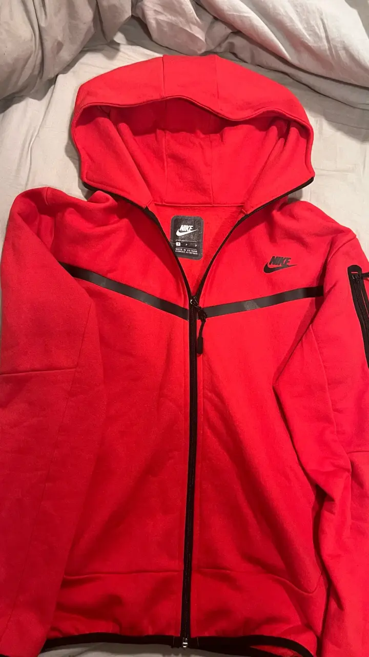 Polerón Nike rojo con capucha y cierre - 1