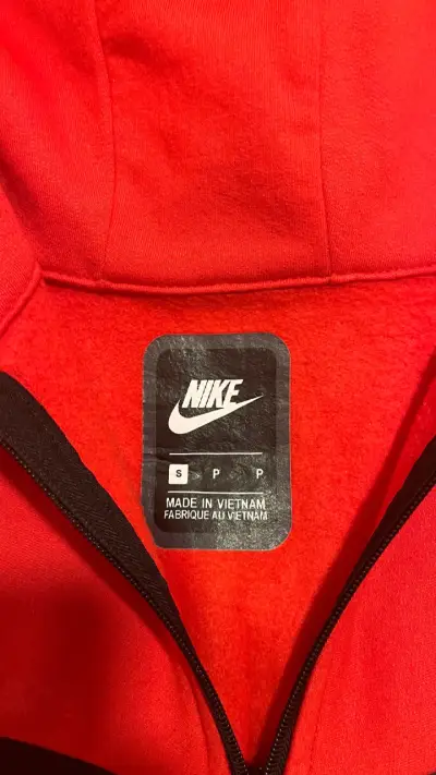 Polerón Nike rojo con capucha y cierre - miniatura 2