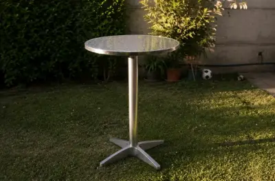 Mesa alta de aluminio para exterior - miniatura 1
