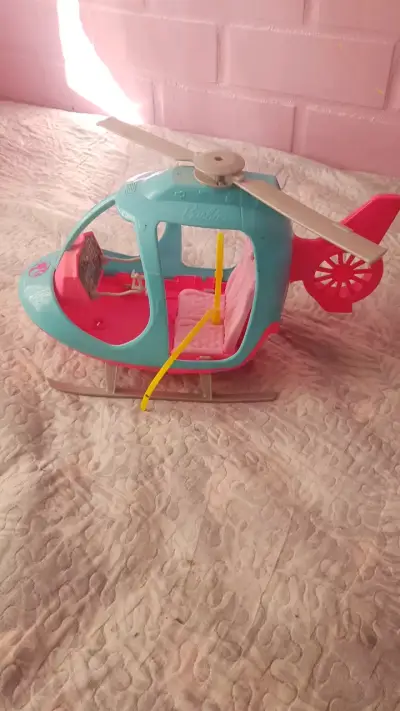 Helicóptero de juguete Barbie azul y rosa - miniatura 2