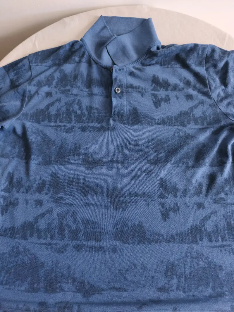 Polera de hombre azul y verde con diseño floral - 2