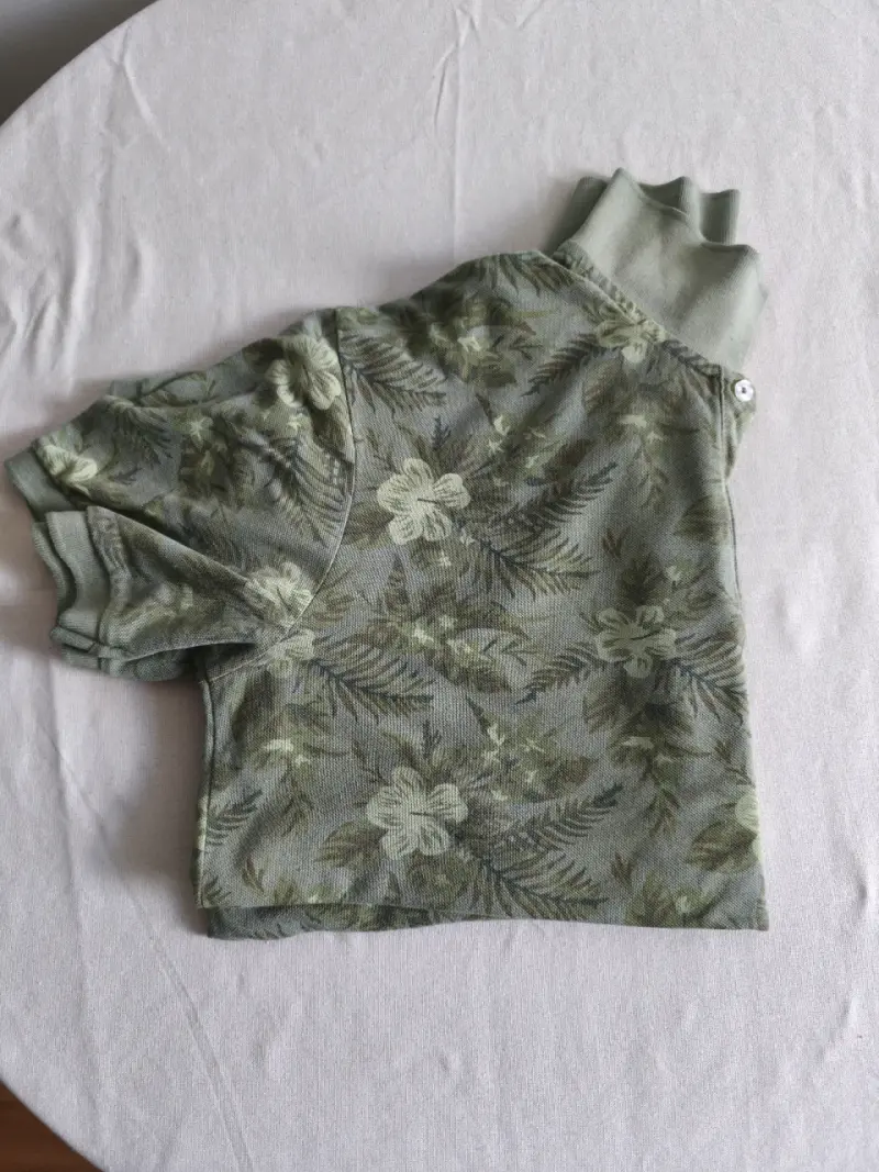 Polera de hombre azul y verde con diseño floral - 3
