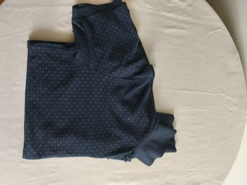 Polera de hombre azul y verde con diseño floral - 5