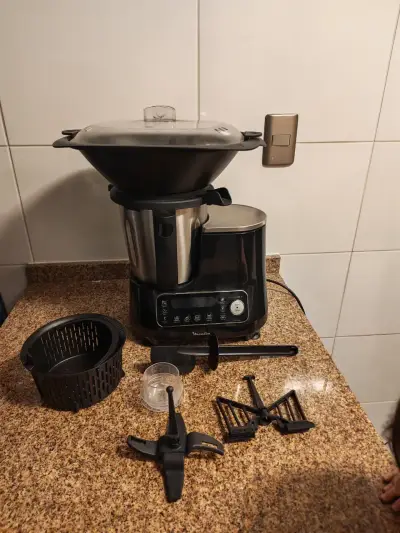 Robot de cocina Moulinex con accesorios - miniatura 1