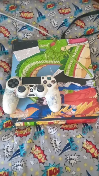 Consola PS4 con diseño Dragon Ball Z - miniatura 2