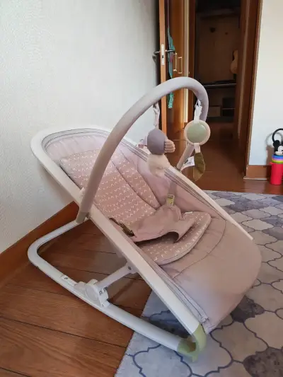 Silla mecedora para bebé color beige - miniatura 4