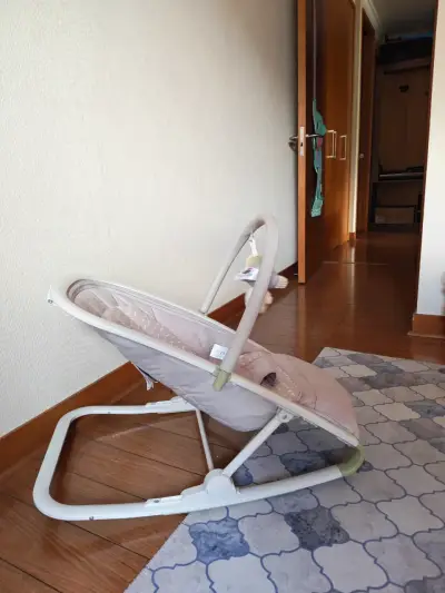 Silla mecedora para bebé color beige - miniatura 5