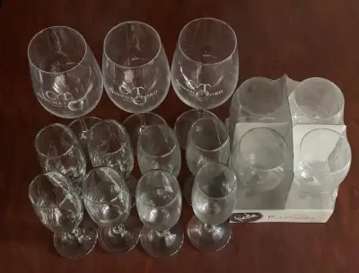 Set 8 Copas Champagne + 7 Copas Vino 190-400 cc - miniatura 3