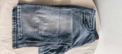 Jeans de mezclilla azul claro para hombre - miniatura 2