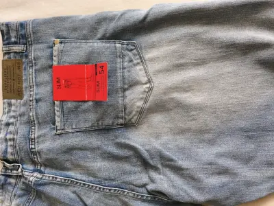 Jeans de mezclilla azul claro para hombre - miniatura 5