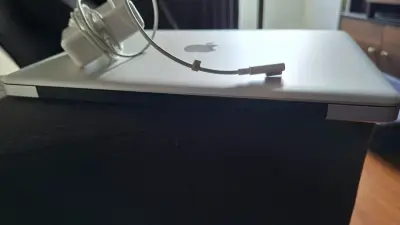 Laptop Apple MacBook con cargador incluido - miniatura 1