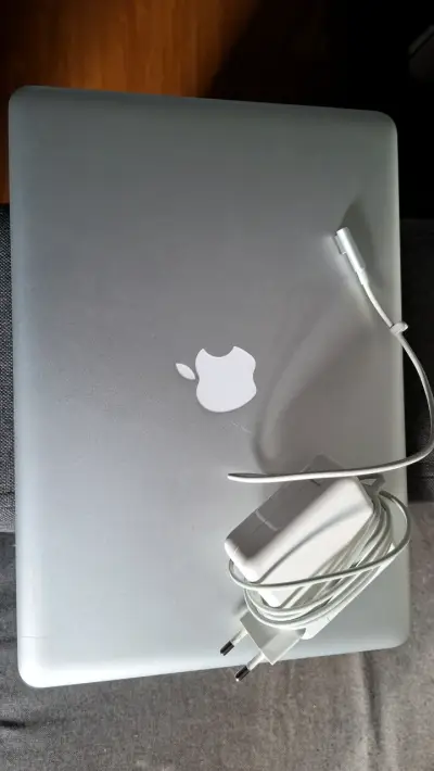 Laptop Apple MacBook con cargador incluido - miniatura 3