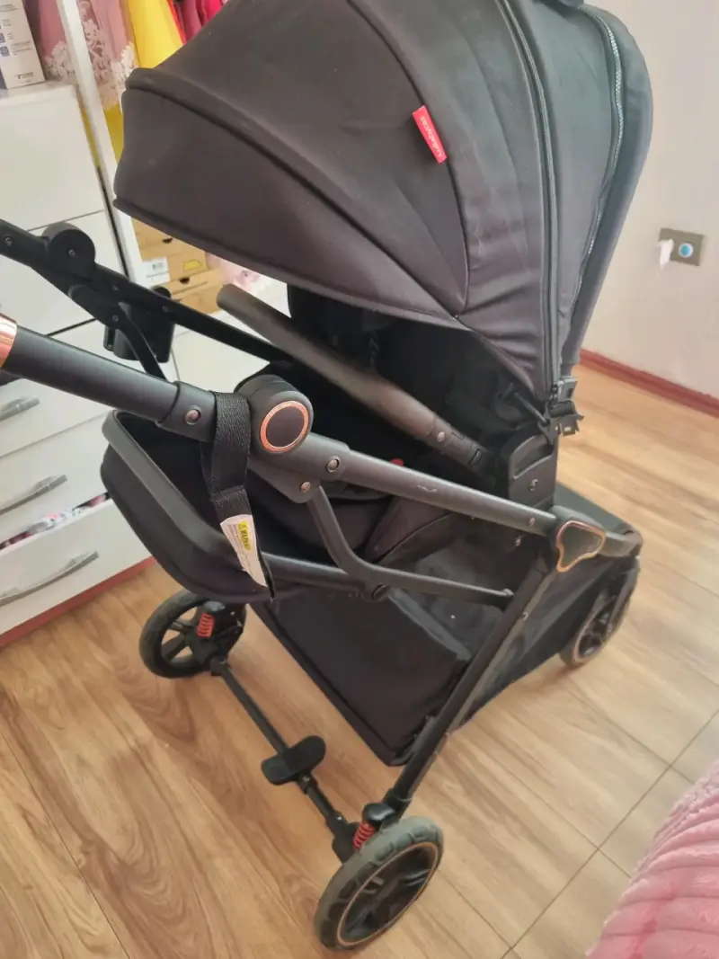 Coche de bebé negro con estructura resistente - 4