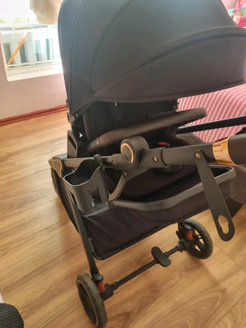 Coche de bebé negro con estructura resistente - 5