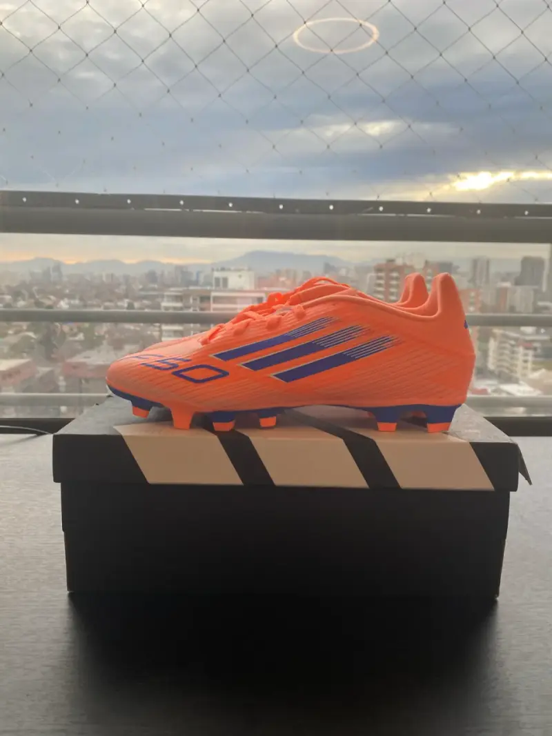 Botines de fútbol Adidas F50 Club naranjas - 2