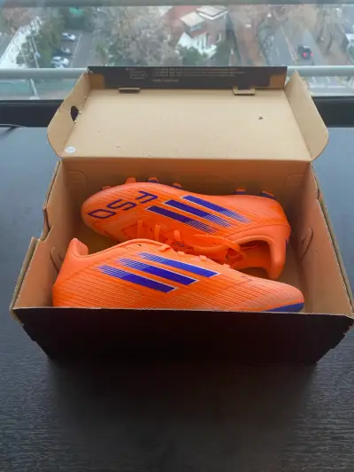 Botines de fútbol Adidas F50 Club naranjas - miniatura 3