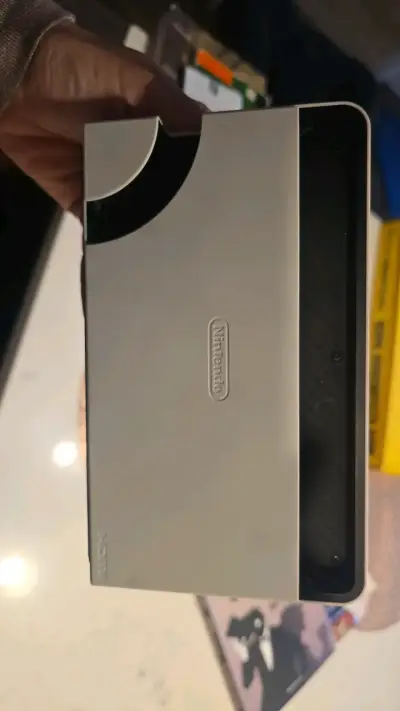 Nintendo Switch OLED Blanca + Mario Wonder Bundle - miniatura 4