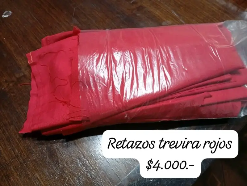 Retazos de tela trevira rojos 1 kilo aprox.