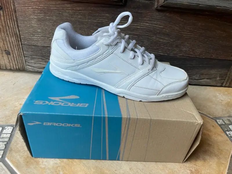 Zapatillas deportivas blancas Brooks para mujer