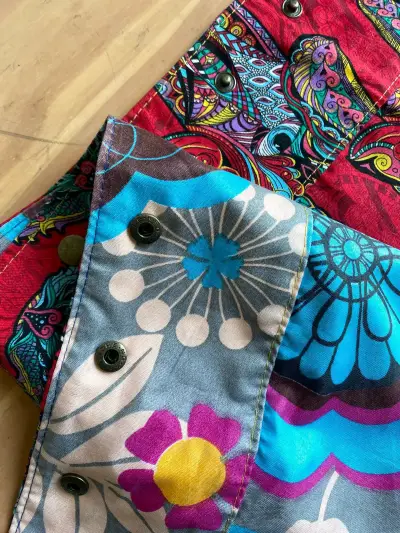 Falda mini reversible con botones ajustables - miniatura 1
