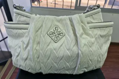 Bolso de cuero blanco elegante con cadena - miniatura 1