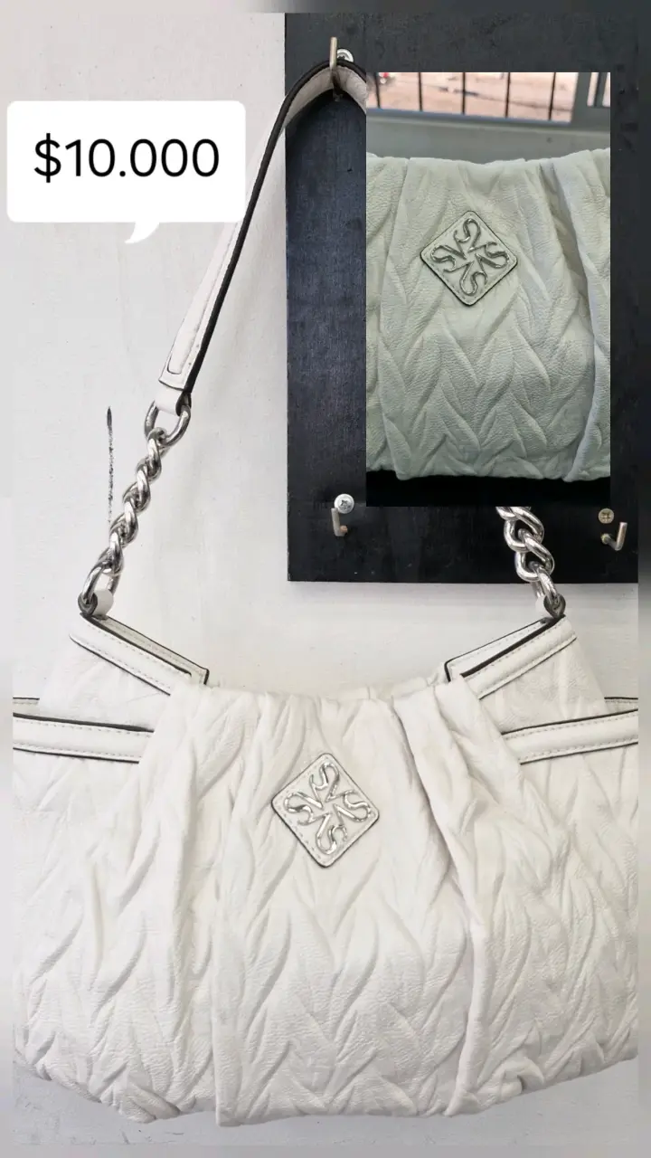 Bolso de cuero blanco elegante con cadena - 3
