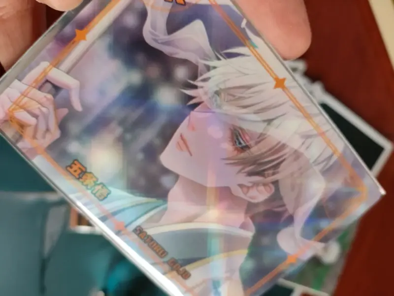 Set de colección de Gojo Satoru con figura y stickers - 6