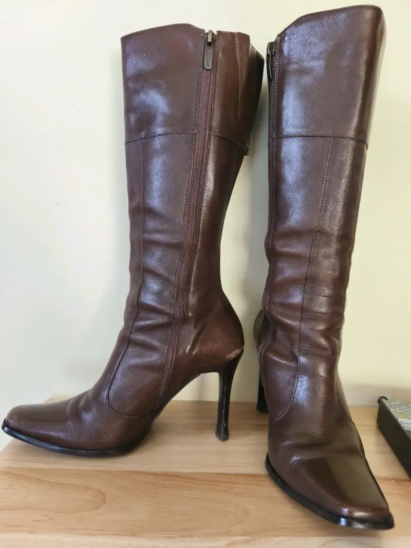 Botas de cuero marrón con tacón alto - 2