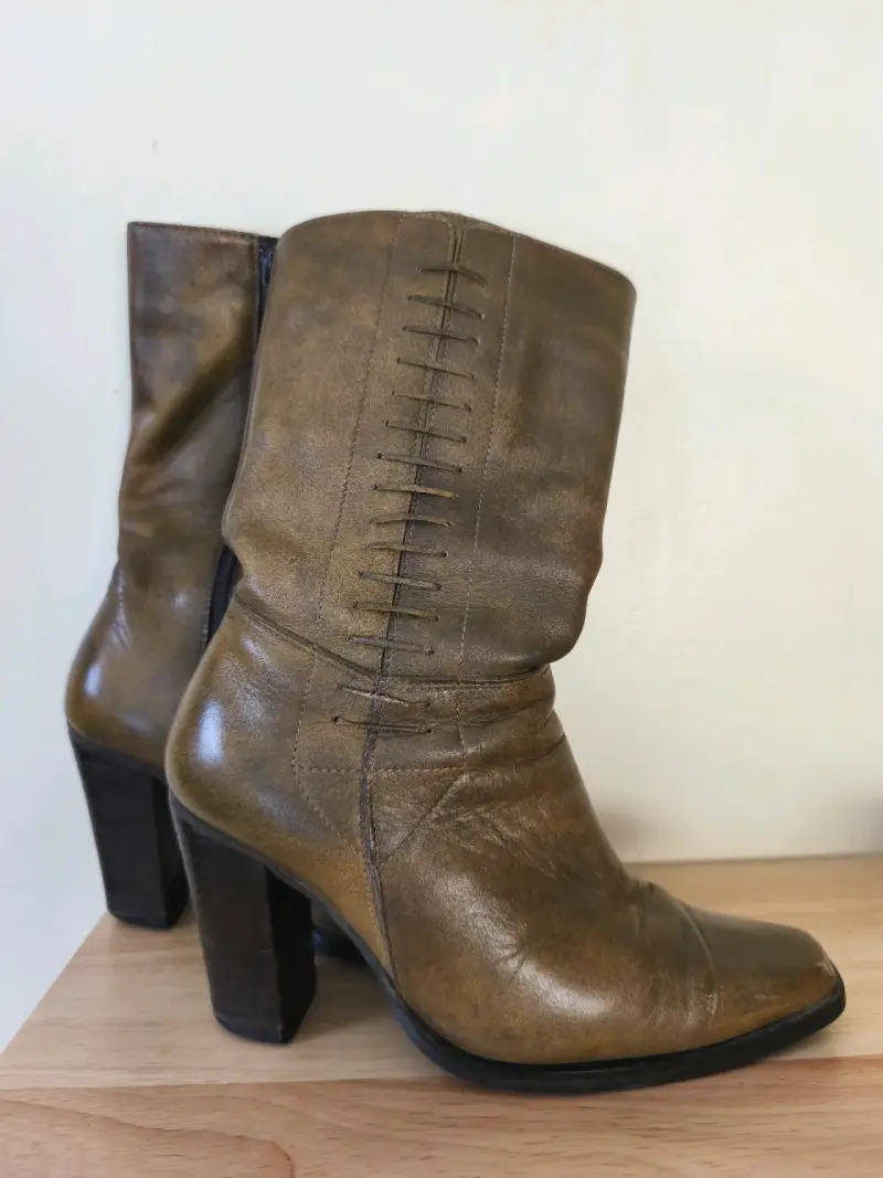 Botas de cuero marrón con tacón alto - 2