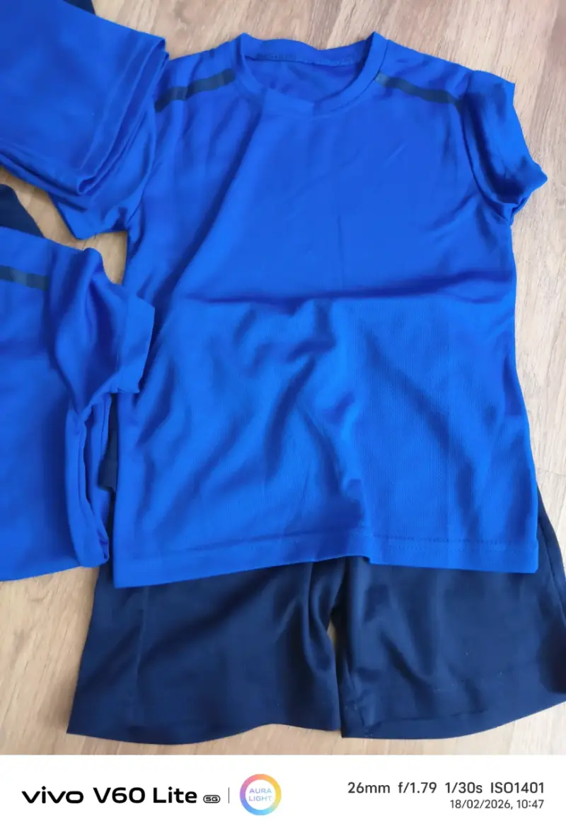 Conjunto deportivo azul para niños - 1