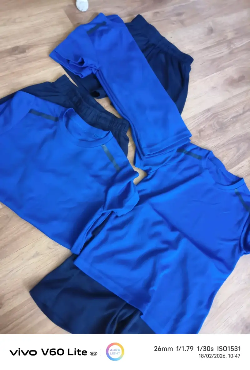 Conjunto deportivo azul para niños - 2