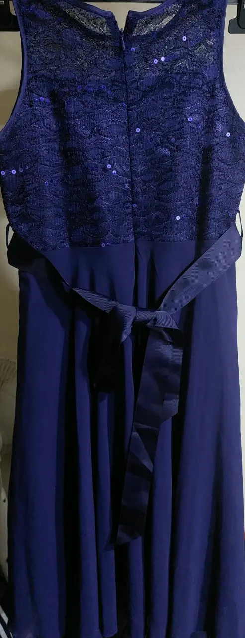 Vestido azul con encaje y lentejuelas - 2