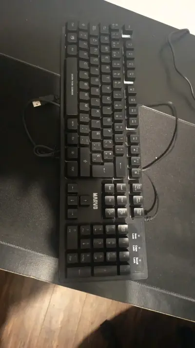 Teclado mecánico gamer Marvo negro rgb - miniatura 1